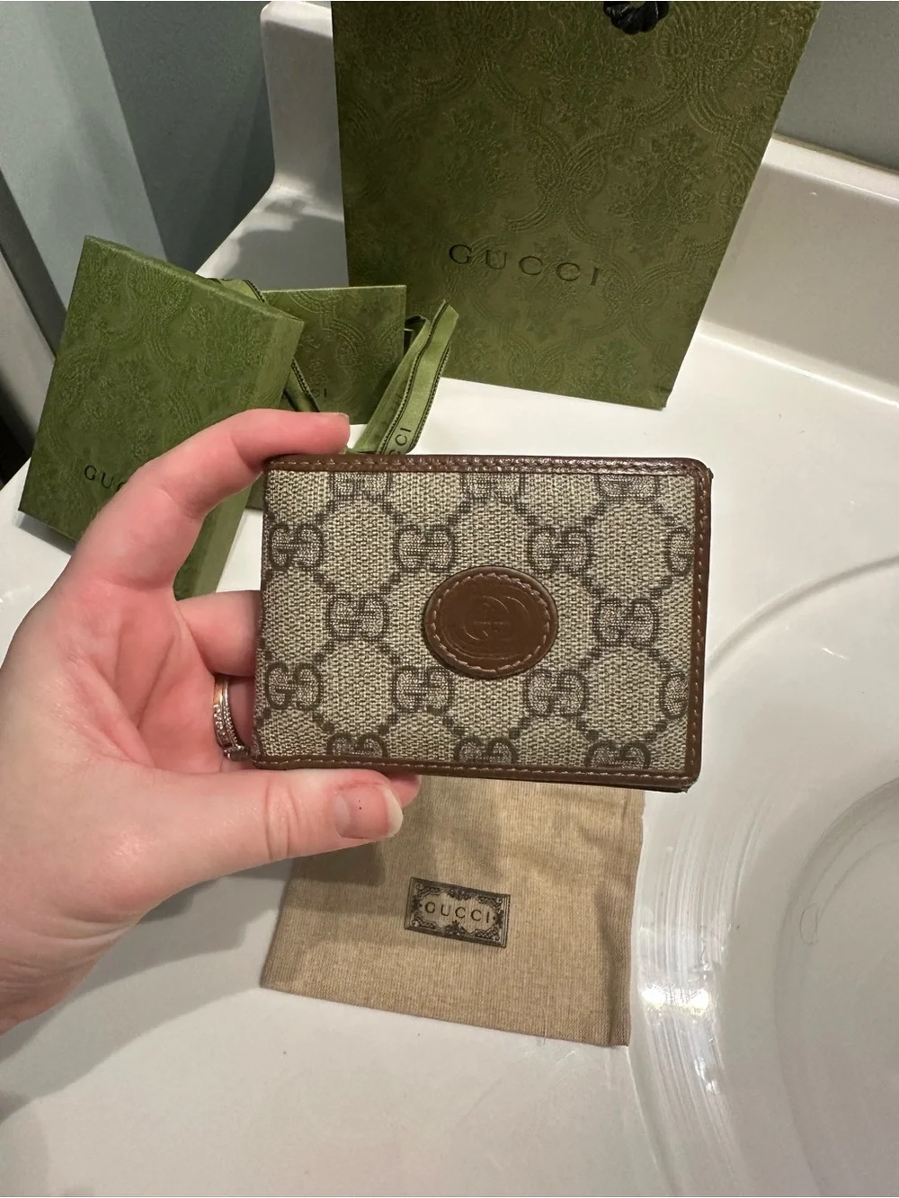 Gucci GG Supreme Bifold Wallet — Men’s — Beige/Brown